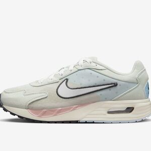Nike Cream and Light Blue Running Shoes